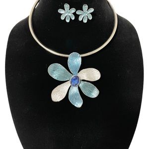 1130-Large Flower Pendant Bib Necklace Set-Blue/Silver
